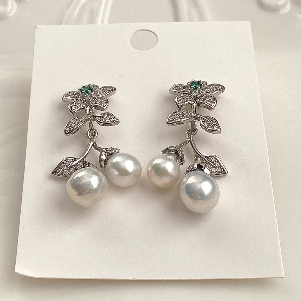 E119-Handmade High Quality Blue Luster Freshwater Pearl Flower Earring - Picture 6 of 7